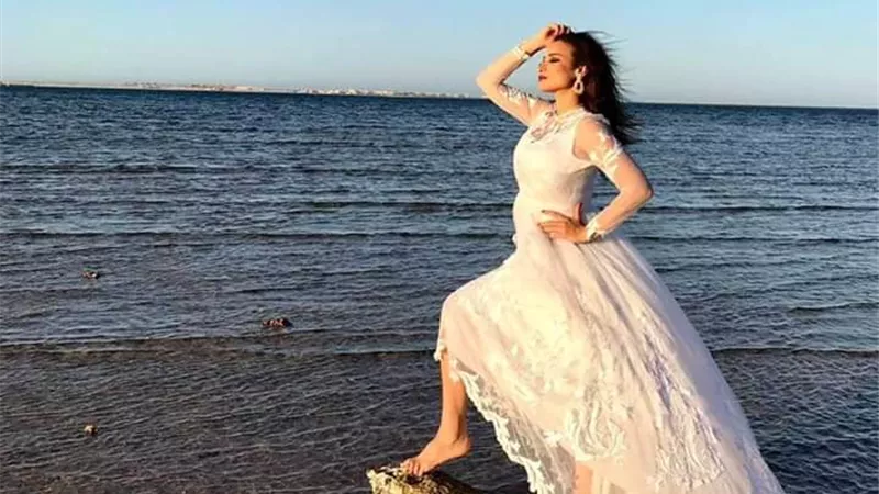 بالأبيض .. غادة طلعت تخطف الأنظار بإطلالة رقيقة