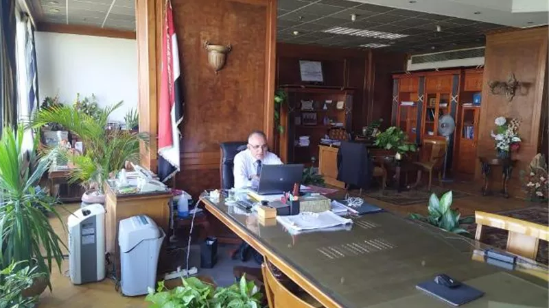 وزيرا الري والزراعة يبحثا مع الزملوط ترشيد إستخدام المياه الجوفيه .. وتطبيق طرق الري الحديثة بالوادى الجديد