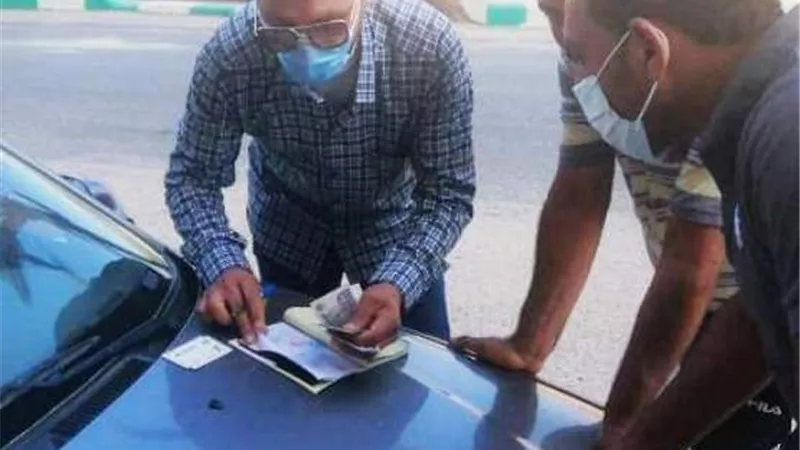 تغريم 39 سائقا بالشرقية اهملوا فى إرتداء الكمامة الواقية لمواجهة كورونا.. بالصور