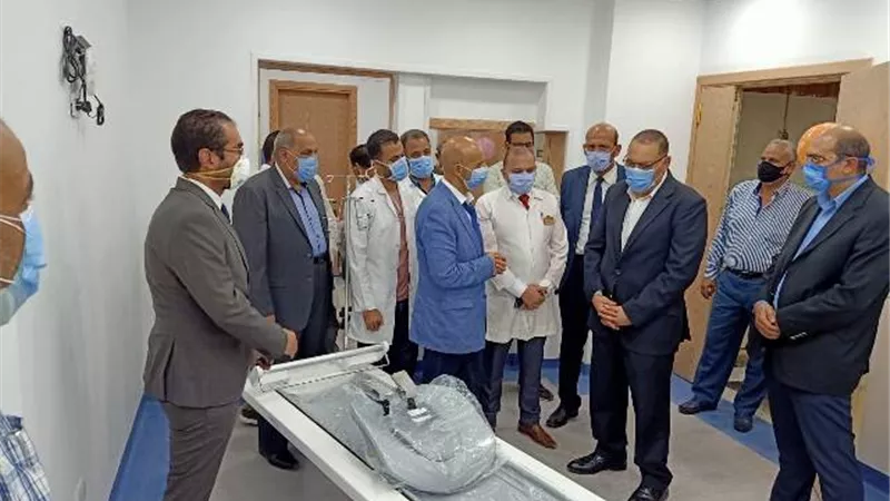 محافظ الشرقية يدشن جهاز أشعة مقطعية و يتفقد أعمال التطوير بمستشفى الصدر .صور