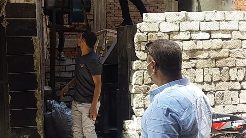 ازالة محول كهرباء وشوايه لمطعم شهير فى بنى سويف