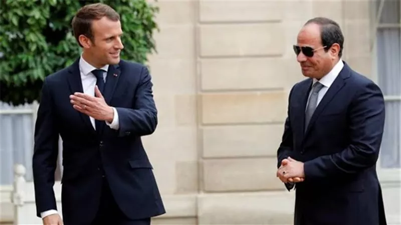 خلال اتصال مع السيسي.. ماكرون يشيد بالتحركات المصرية لإحلال الأمن بليبيا