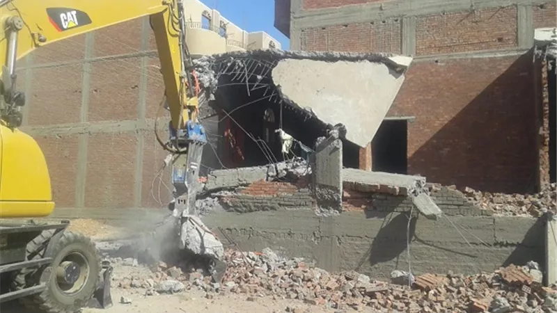 إزالة فورية لـ 11 حالة تعدي على أراضي زراعية بأسيوط