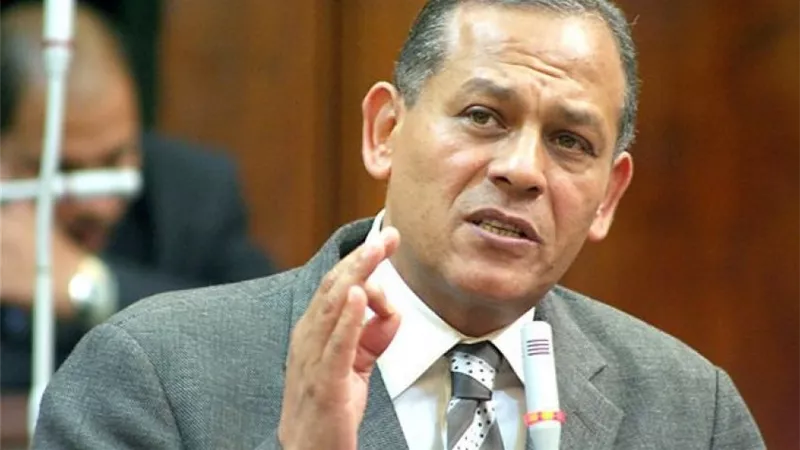 محمد أنور السادات يجمد عضويته فى 