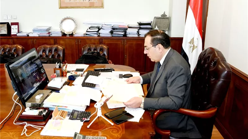 الملا يتابع تنفيذ المشروع القومى لتوصيل الغاز للمنازل واستخدامه كوقود للسيارات.. فيديو