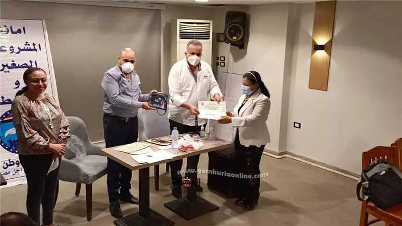 أمين مستقبل وطن بالأقصر يقدم جوائز مسابقة دعم العمالة غير المنتظمة من أصحاب الحرف