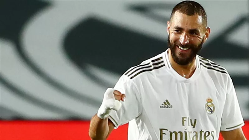 تعرف على وجهة بنزيما حال الرحيل عن ريال مدريد