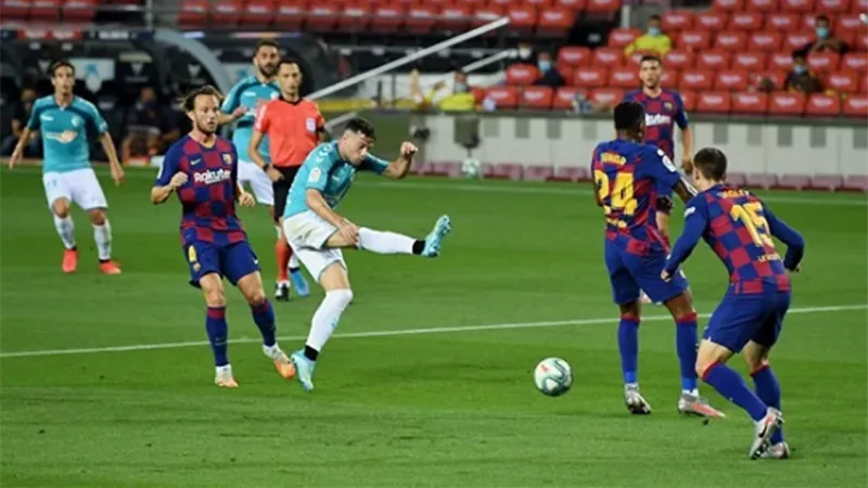 الدورى الإسبانى.. برشلونة يسقط امام أوساسونا بثنائية