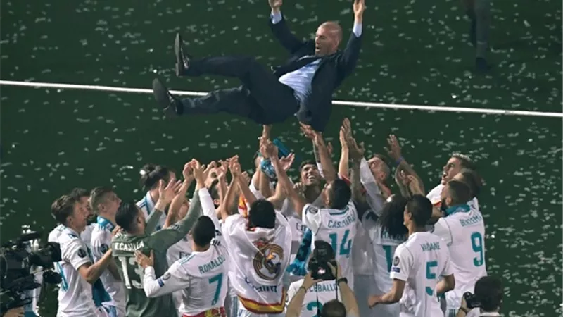 شاهد احتفالات ريال مدريد بعد التتويج بلقب الدورى الإسبانى.. فيديو