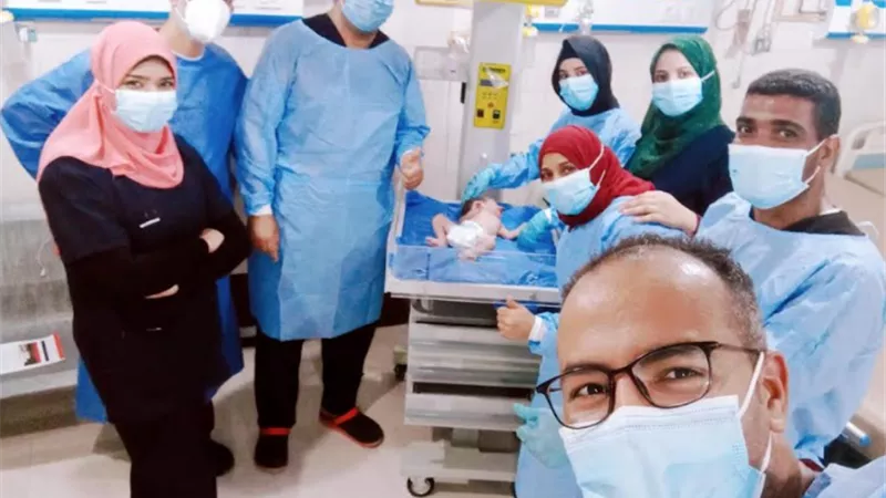 انقاذ سيده مصابه بكورونا فاجاتها الام الولاده أثناء نقلها لمستشفى قنا العام