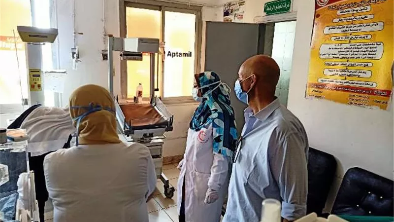 وكيل وزارة الصحة بالشرقية يتابع الخدمات الطبية فى مستشفى القنايات.. بالصور
