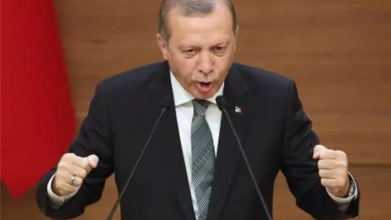 صحيفة اسبانية تعدد اخفاقات اردوغان .. وتؤكد خليفة فاشل مصاب بجنون العظمة