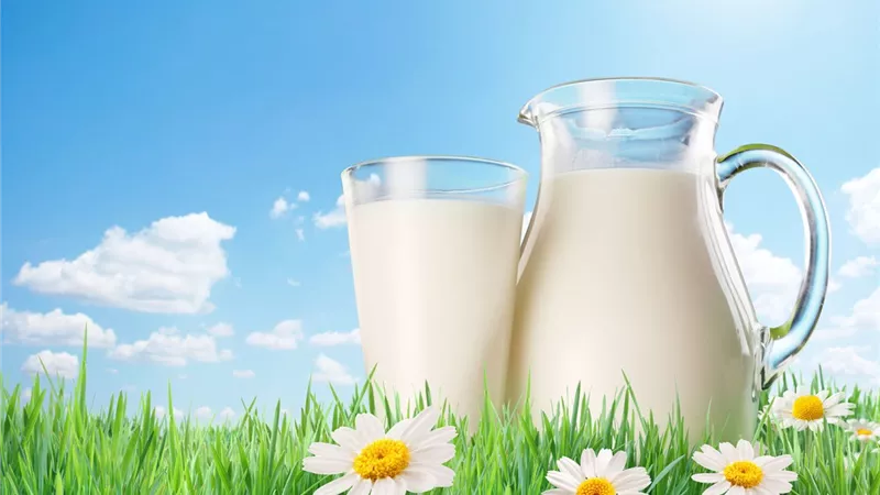 طرق استخدام الحليب لمنح بشرتك التوهج