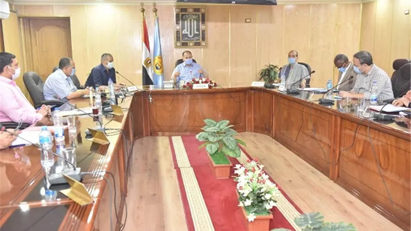 محافظ أسيوط يناقش ملفي التصالح والتقنين بمركزي البداري وساحل سليم