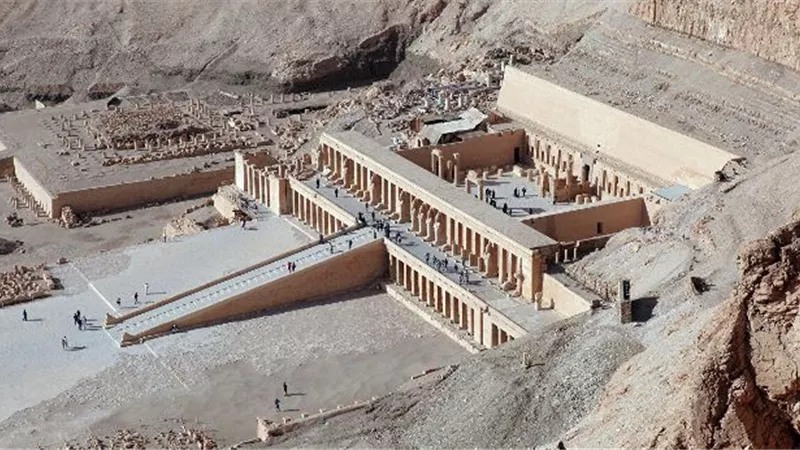 الحكومة تدفع بميزه جديدة لتأسيرات الوفود السياحية