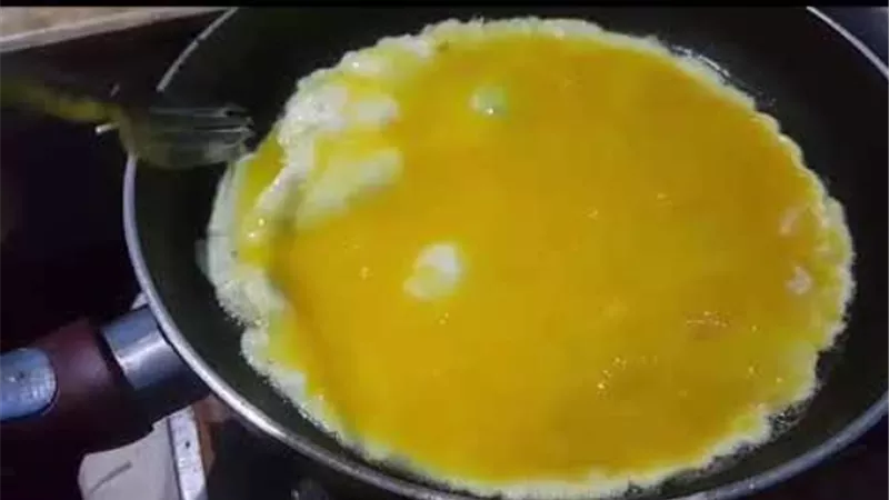 لهذا السبب.. لا تمزجي اللبن بالبيض المخفوق