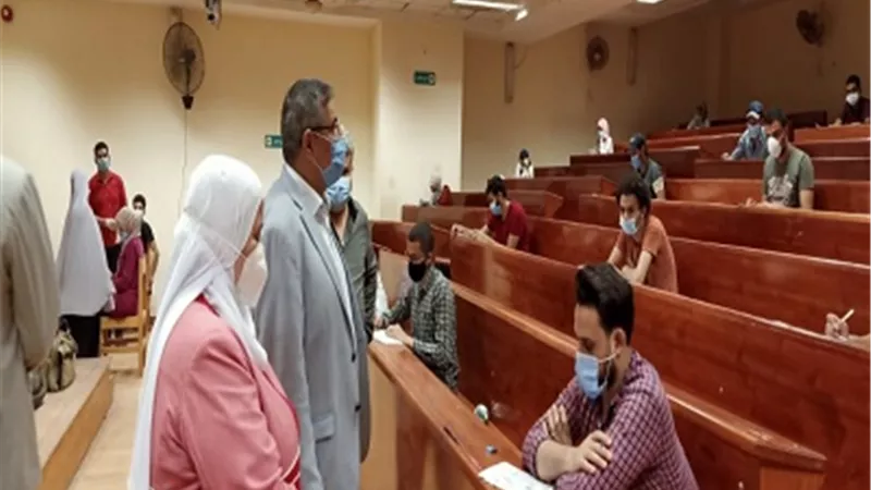 نائب رئيس جامعة بنها لشئون التعليم يتفقد الامتحانات بكليتى الحاسبات والتربية الرياضية