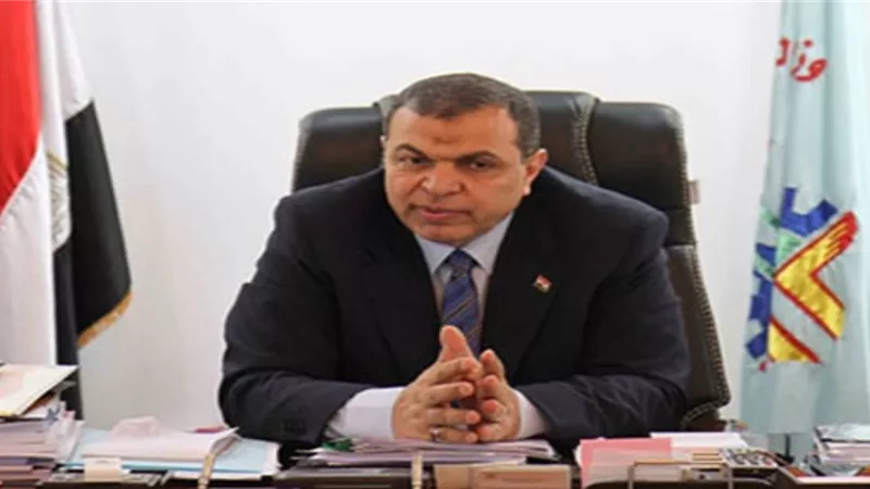 وصول 6 رحلات طيران تقل 1060عاملا مصريا من العالقين بالكويت ..اليوم