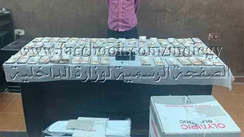 ضبط فرد امن استولى على ٦٩٩ الف جنية من ماكينة صراف الى بقسم ثانى العاشر من رمضان