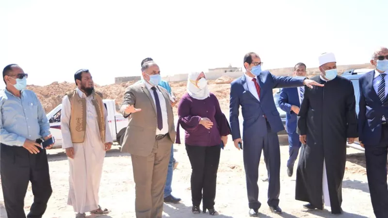وفد جامعة الأزهر يعاين الموقع المقترح لإنشاء فرع الجامعة بمحافظة مرسى مطروح
