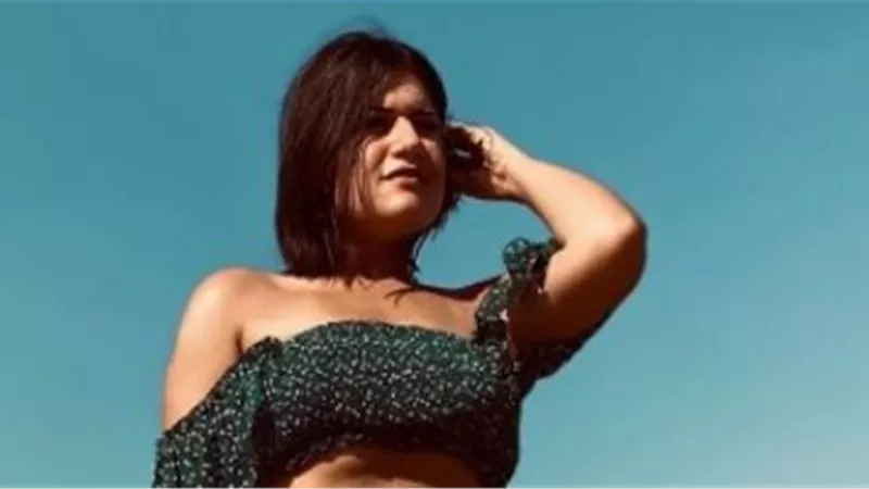 بعد إطلالتها المثيرة بملابس البحر.. ديانا هشام مطلوبة على جوجل