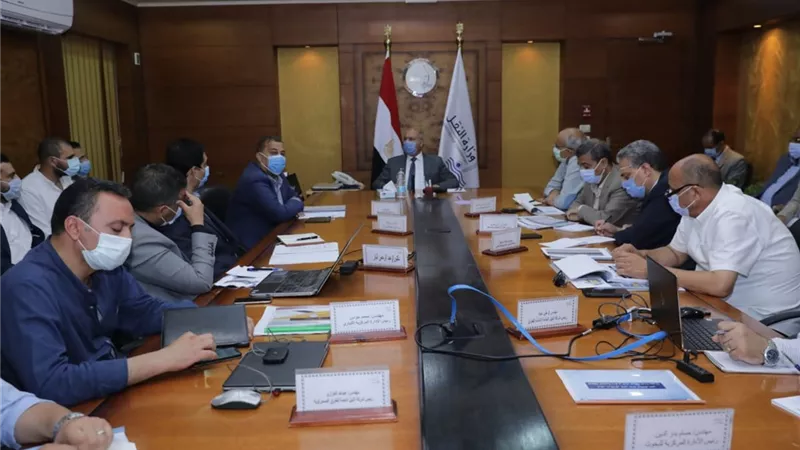 الوزير :المرحلة الثالثة من المشروع القومي للطرق تشمل 17 مشروعا بتكلفة 35 مليار جنيه