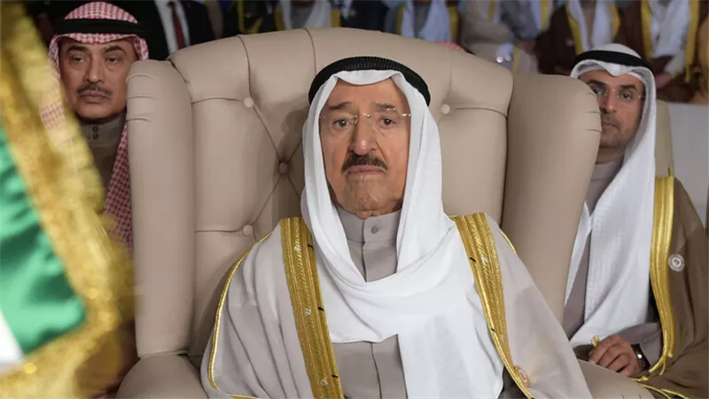 أمير الكويت يخضع لعملية جراحية