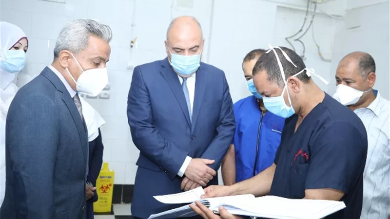 محافظ قنا يتابع مستوى الخدمة الطبية بمستشفى الوقف