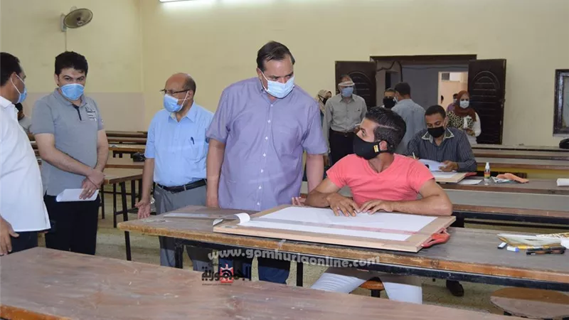 رئيس جامعة سوهاج يستكمل جولاته اليومية لمتابعة اعمال الامتحانات باربع كليات..صور