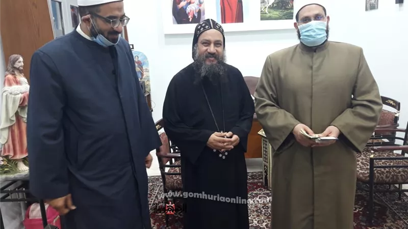 أسقف السويس يشترى 5 صكوك أضحية من الأوقاف