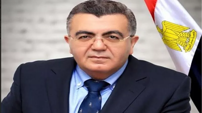 حاتم صادق يؤكد ضرورة اشراك هيئة المساحة في عقود البناء والتشييد