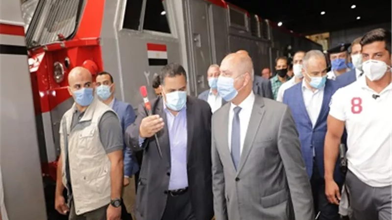 وزير النقل يشهد الانطلاقة الجديدة لقطارات السكك الحديدية عالية المستوى ..صور
