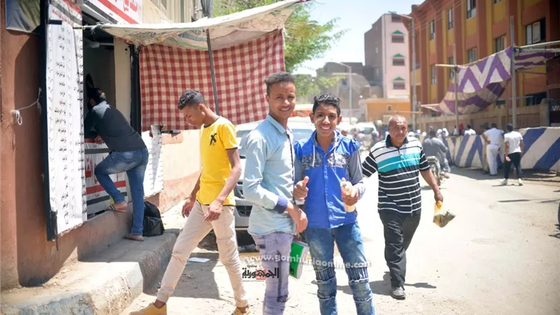 سعادة بين طلاب علمى علوم الإمتحان الجيولوجيا بالأقصر