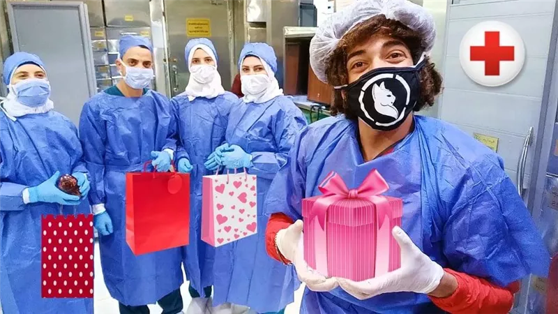 اليوتيوبر عمر شاور يرسم البسمة على وجوه الأطقم الطبية والمرضى
