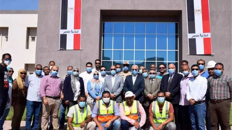 رئيس التنمية الصناعية ومحافظ الاقصر يتفقدان 206 وحدة صناعية بمنطقة البغدادى .. بالصور