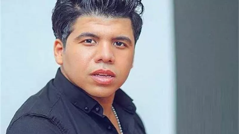 عمر كمال يروج لاغنية الجديدة 
