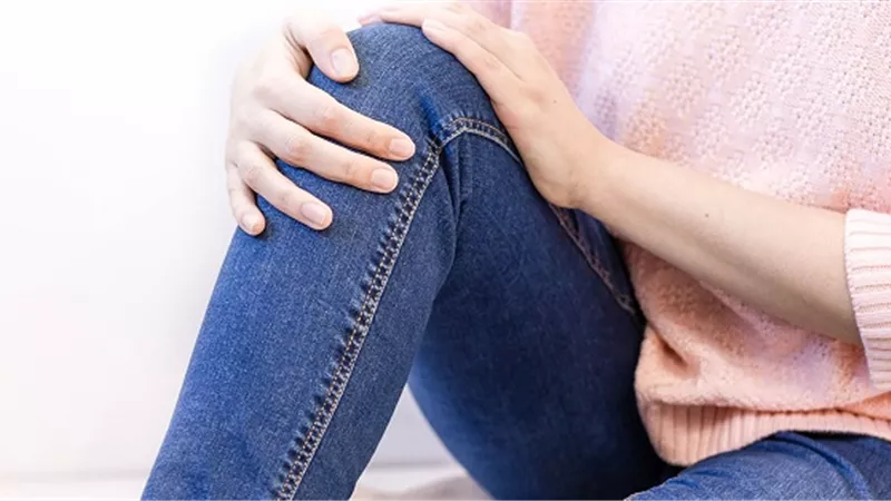 تعانى من طقطقة ركبتيك باستمرار ..اليك تلك النصائح