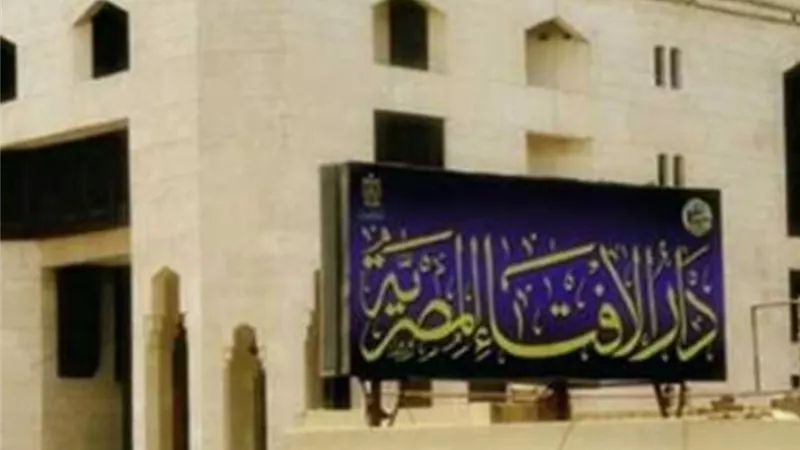 هل يحق للاب منع ابنته من نشر صورها على الفيس بوك؟ .. دار الإفتاء تجيب