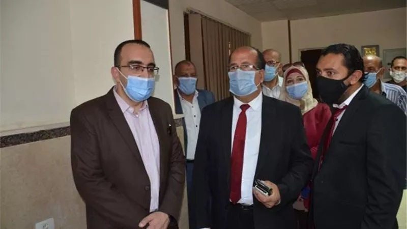 نائب محافظ الإسماعيلية يواصل متابعة مراكز الخدمة التكنولوجية .صور