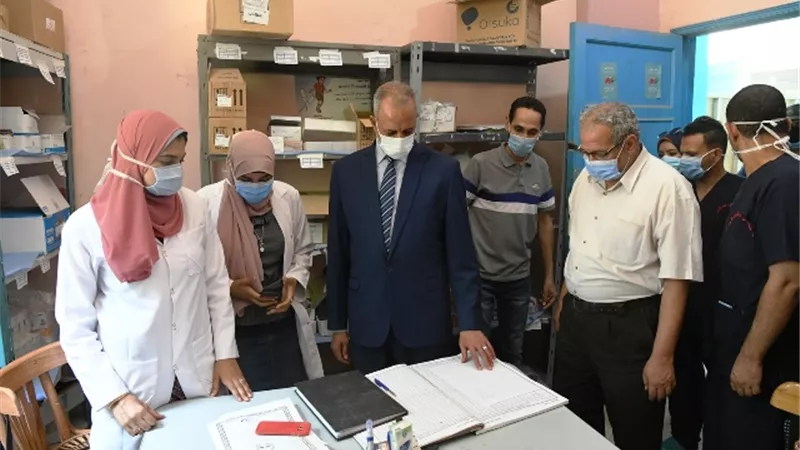 خروج ١٥٧حالة مصابه بفيروس كورونا من مستشفى الوقف فى قنا.. بالصور