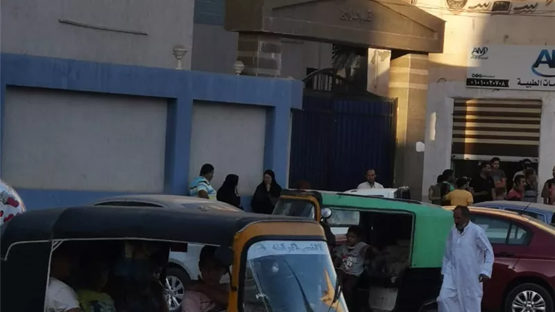 وصول جثمان غريق بلطيم الي مستشفى برج البرلس