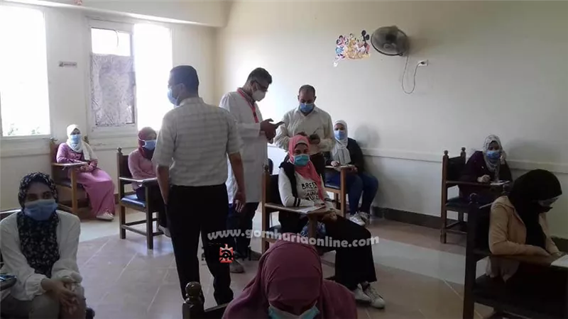 مدير عام التأمين الصحي بالشرقية يتفقد لجان امتحانات المعهد الفنى الصحى بالعاشر من رمضان