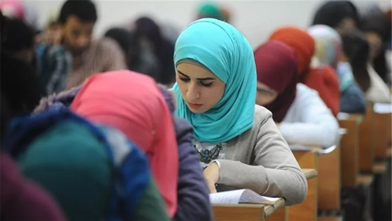 بدء امتحان الجبر والهندسة الفراغية لطلاب الثانوية شعبة علمى رياضيات