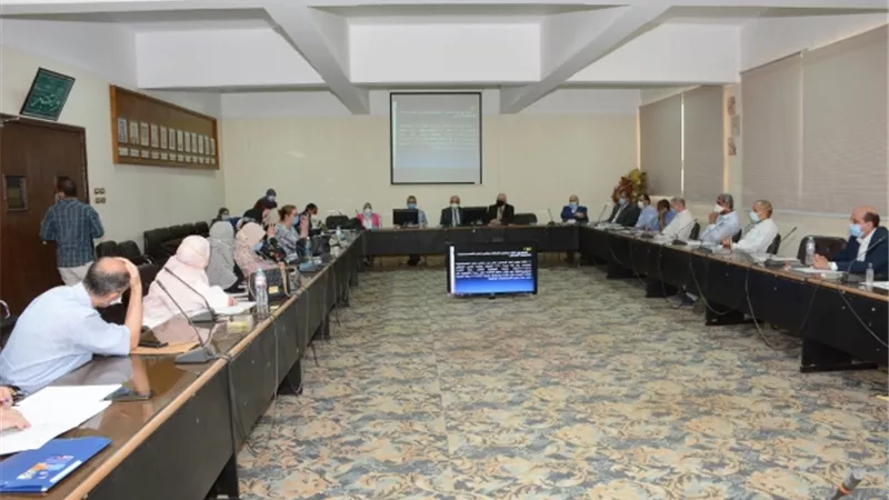 الجمال يضع خطة تدريجية لعودة الخدمات الطبية المعتادة بمستشفيات أسيوط