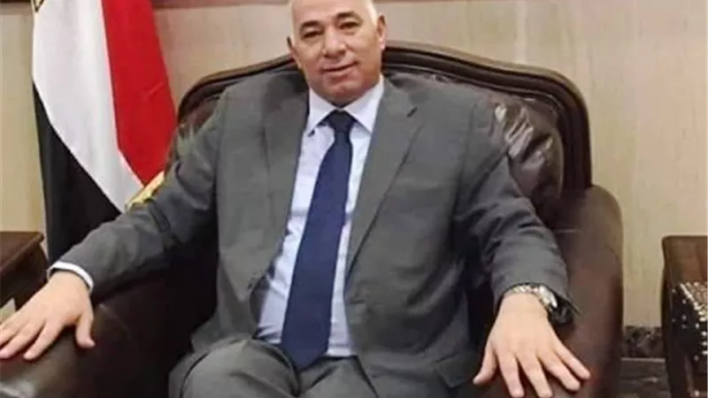 إصابة 5 أشخاص في انقلاب سيارة بالطريق الصحراوي بأسيوط