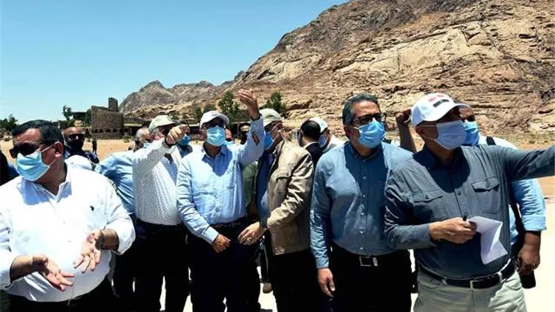 مدبولي يُكلف بتطوير مطارسانت كاترين والتغطية الجيدة فى خدمات المحمول.. بالصور