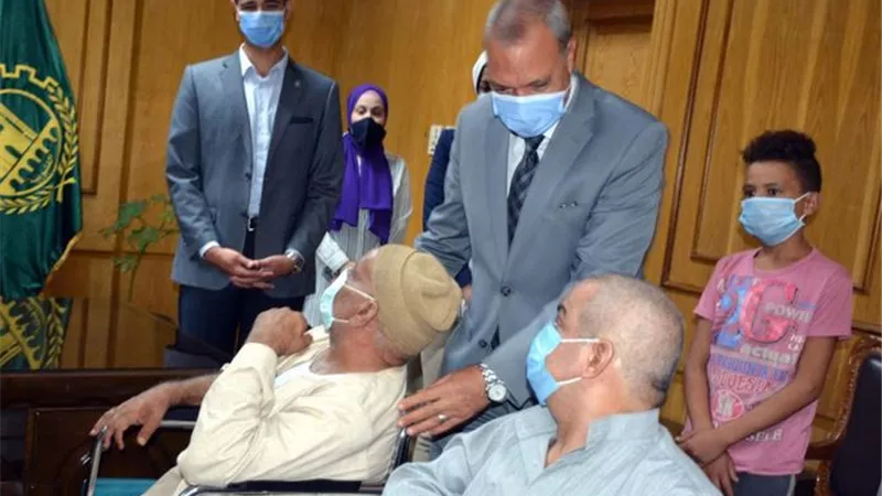 محافظ القليوبية يسلم 17 كرسي متحرك لذوي الهمم من أبناء الاحراز