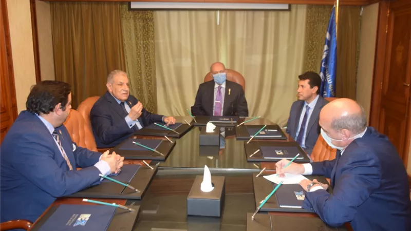 وزير الشباب يبحث التعاون مع الرئيس التنفيذي لمجموعة بيت الخبرة للتنمية الاقتصادية