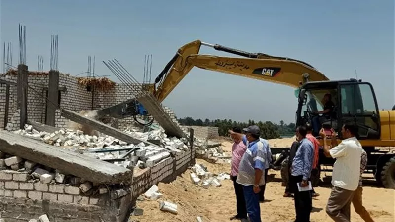 تنفيذ 42 قرار إزالة تعديات على أملاك الدولة بمركز ديروط خلال حملة بقيادة السكرتير المساعد