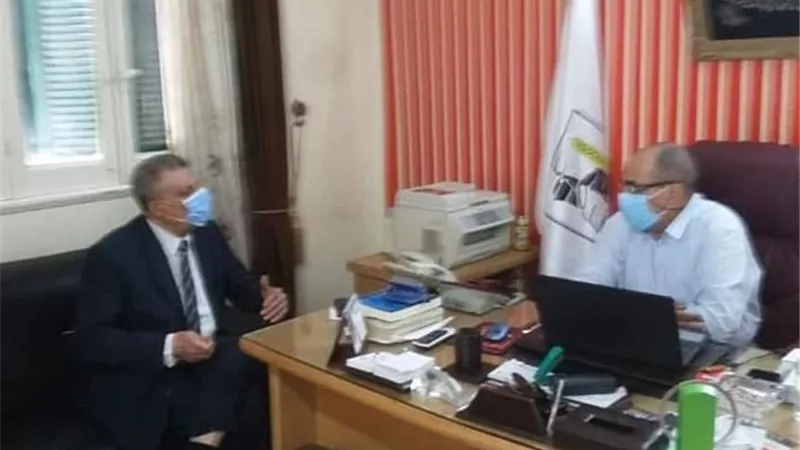 القوى العامله والتأمين الصحى يبحثان موقف العماله غير المنتظمه ببنى سويف